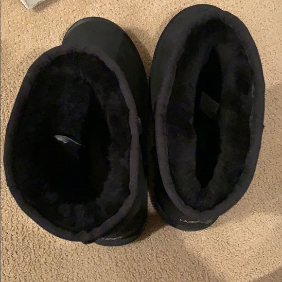 Women’s UGG Classic Short II Black Boots, Size 9 - Picture 5 of 6